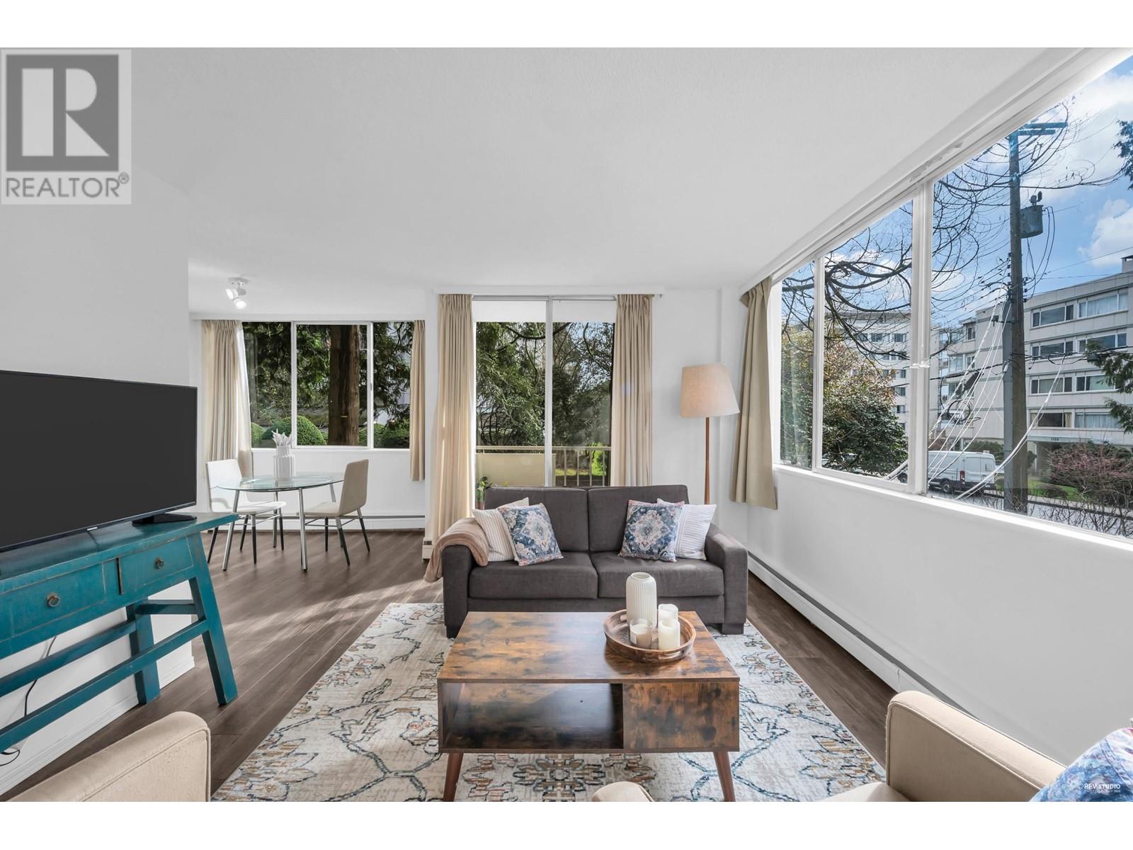 205 1785 ESQUIMALT AVENUE