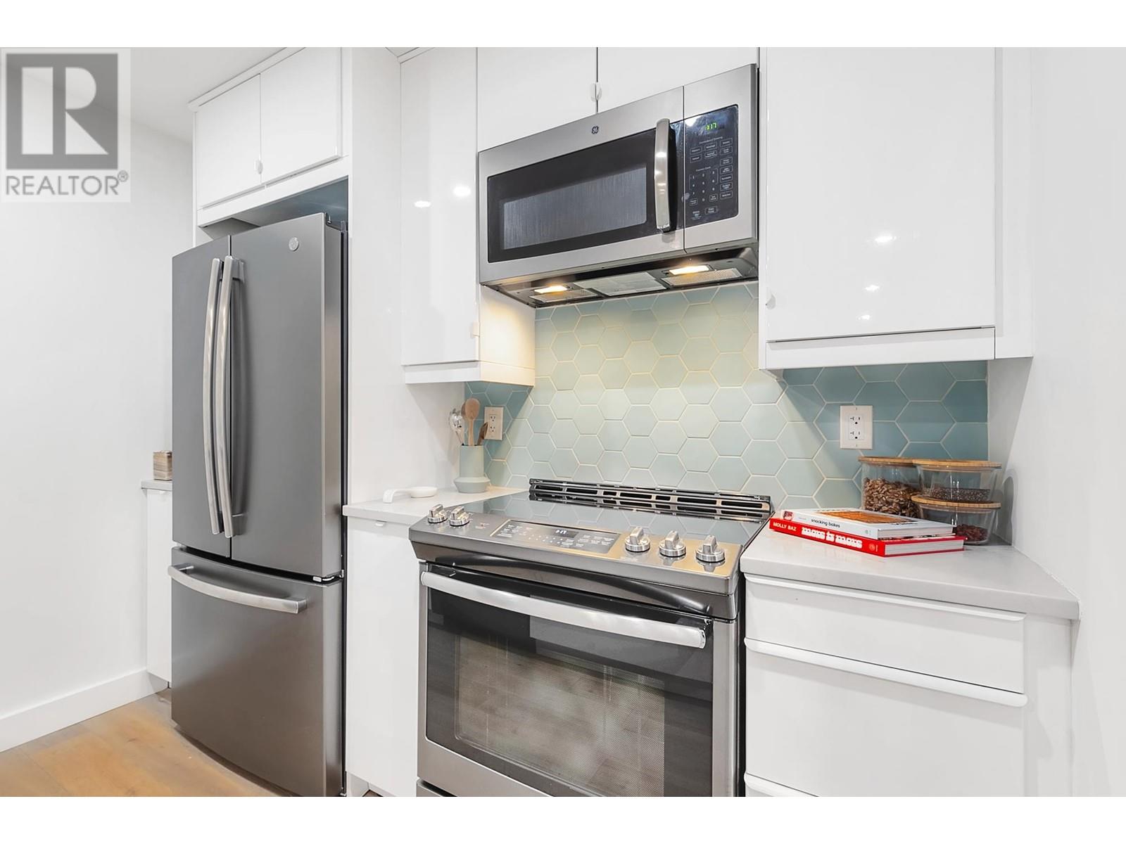 Listing Picture 12 of 31 : 308 1060 E BROADWAY, Vancouver / 溫哥華 - 魯藝地產 Yvonne Lu Group - MLS Medallion Club Member