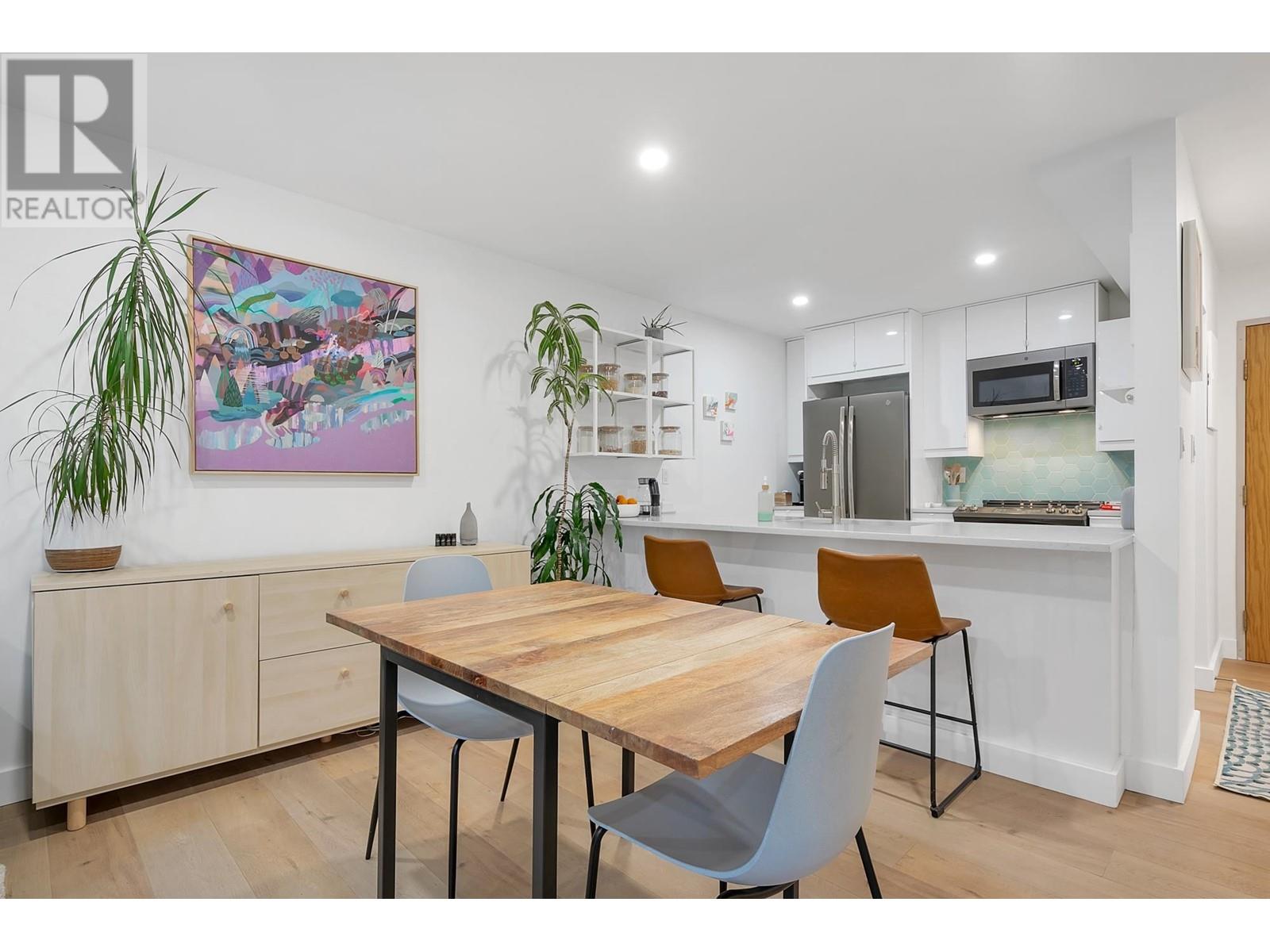 Listing Picture 8 of 31 : 308 1060 E BROADWAY, Vancouver / 溫哥華 - 魯藝地產 Yvonne Lu Group - MLS Medallion Club Member