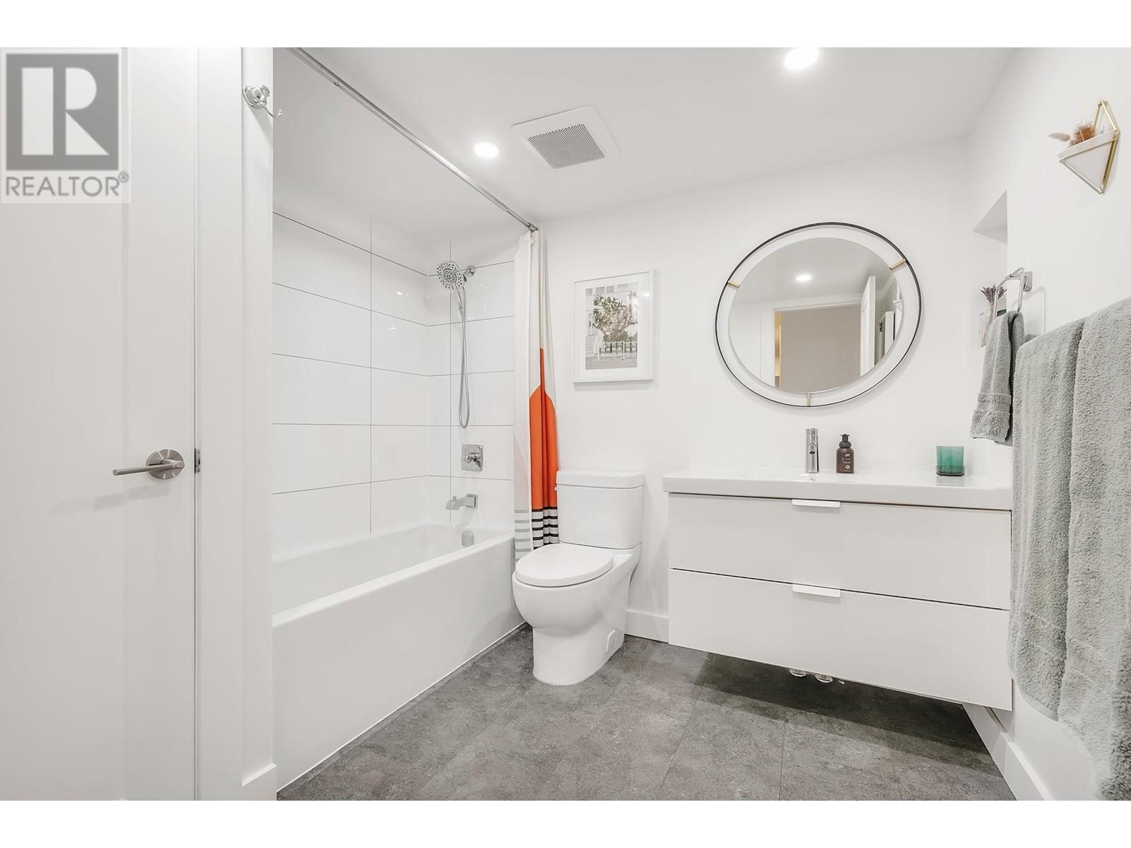 Listing Picture 24 of 31 : 308 1060 E BROADWAY, Vancouver / 溫哥華 - 魯藝地產 Yvonne Lu Group - MLS Medallion Club Member