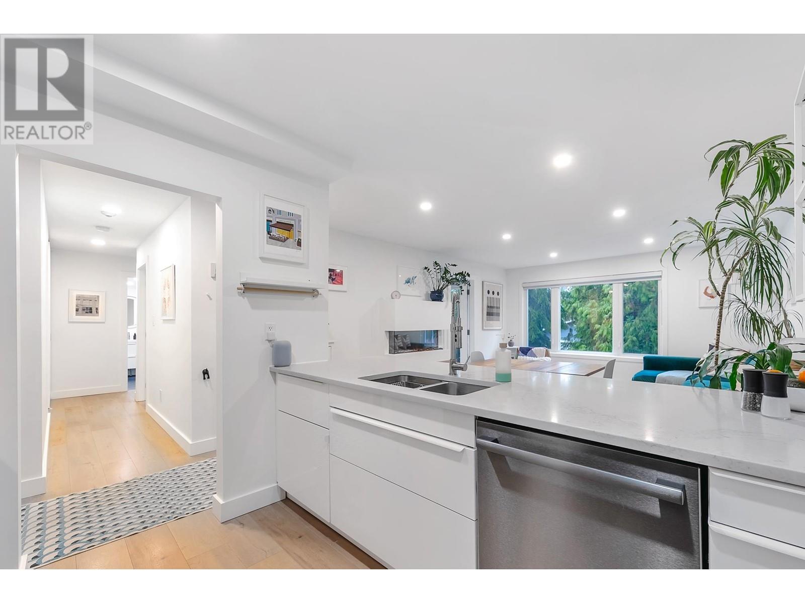 Listing Picture 14 of 31 : 308 1060 E BROADWAY, Vancouver / 溫哥華 - 魯藝地產 Yvonne Lu Group - MLS Medallion Club Member