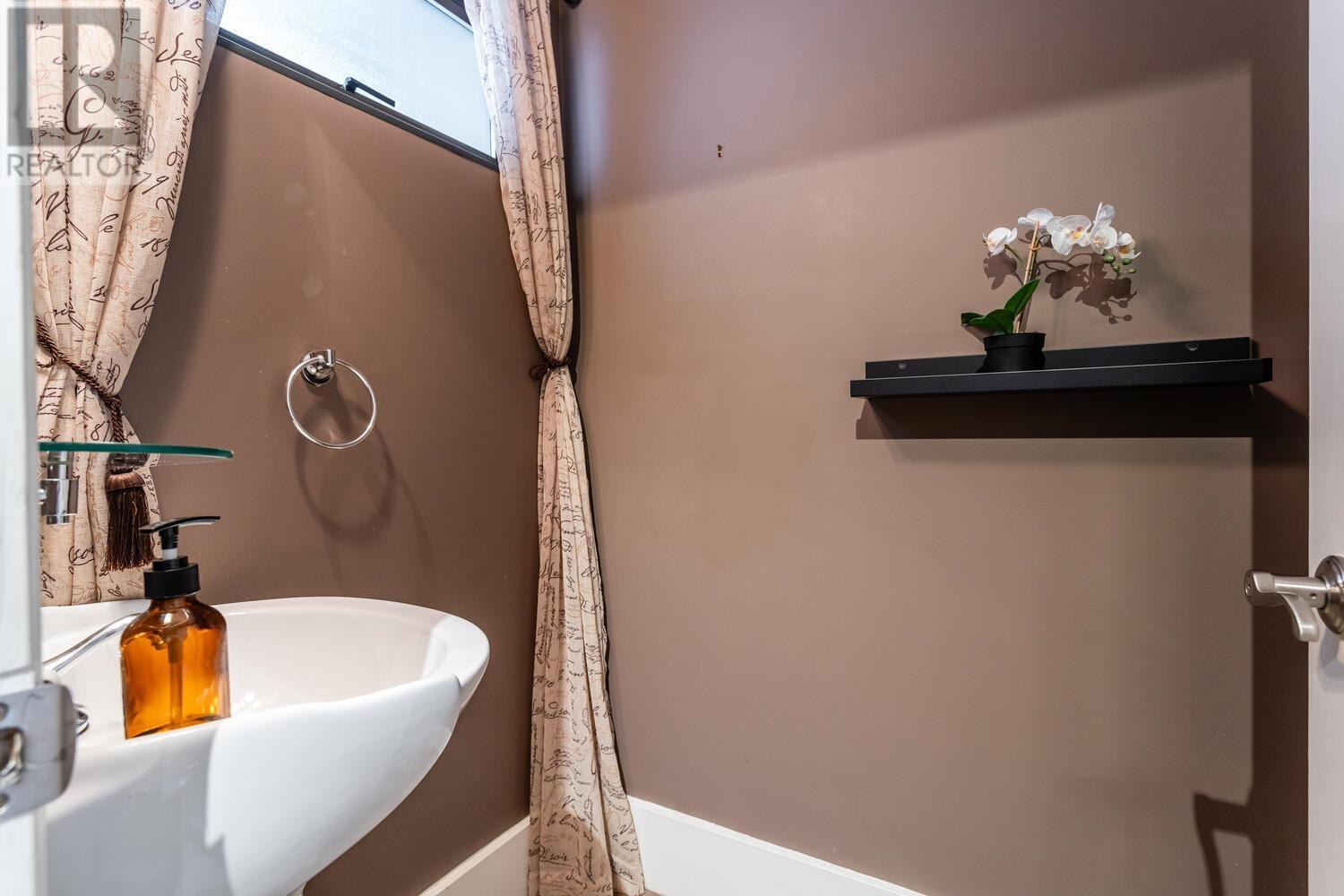 9044 Altair Place, Burnaby, British Columbia  V3J 1A7 - Photo 3 - R2965927