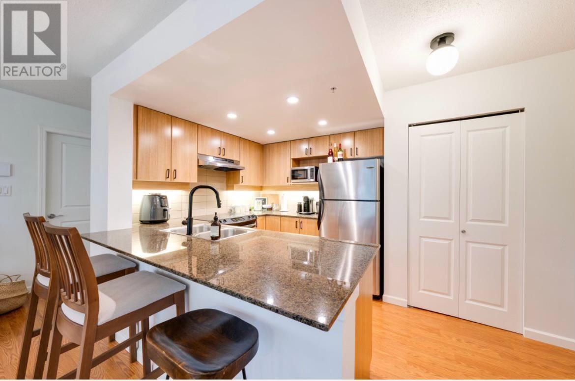 210 9262 University Crescent, Burnaby, British Columbia  V5A 4X9 - Photo 2 - R2965907