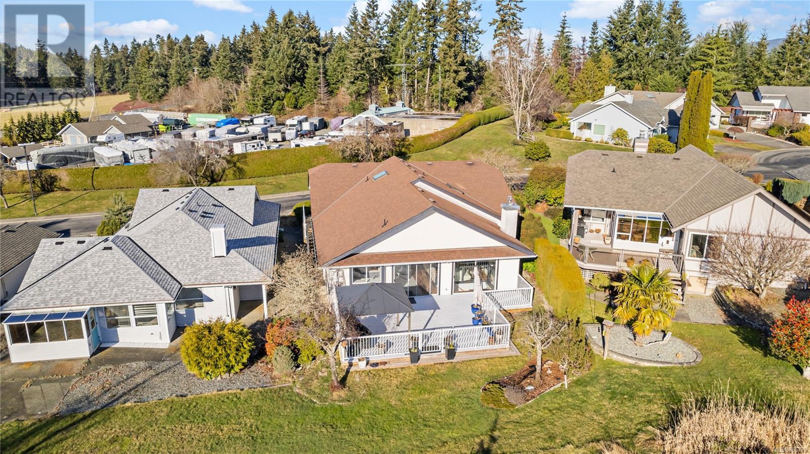 Property at 3718 Arbutus Dr N image 4