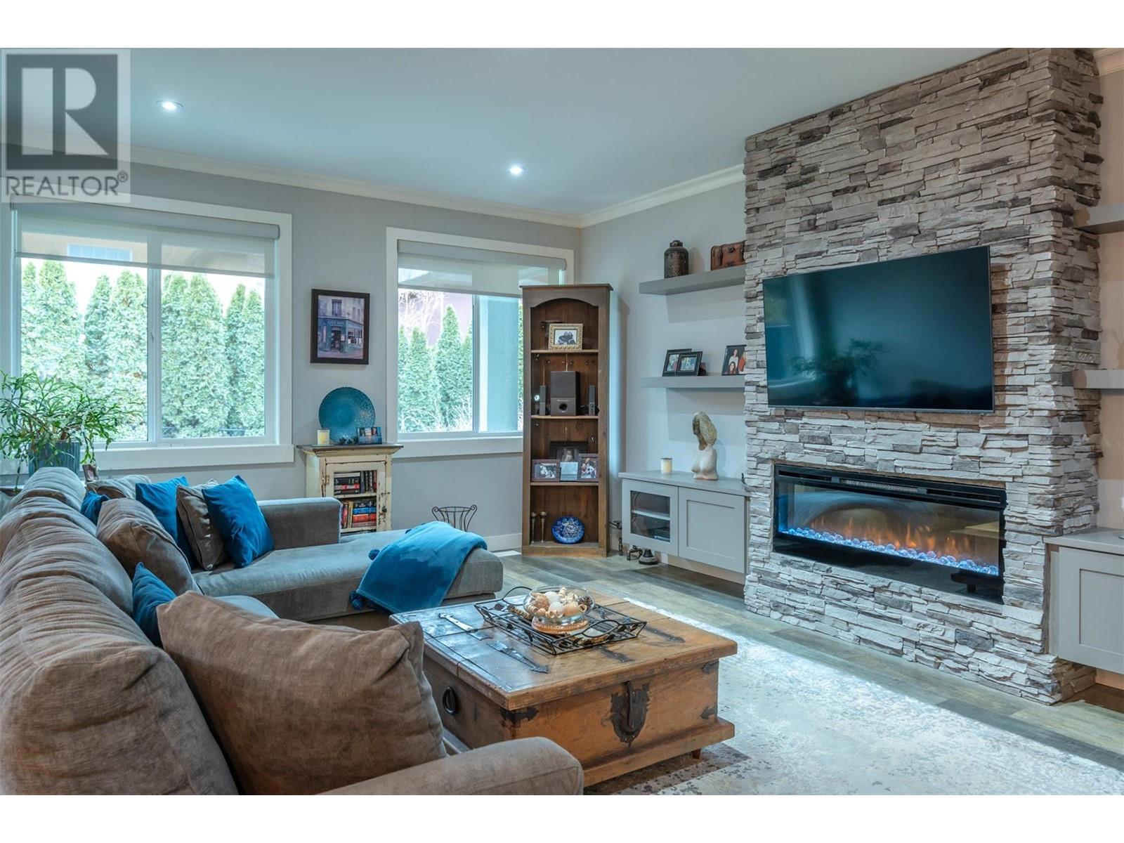 Property at 361 Chardonnay Avenue image 1
