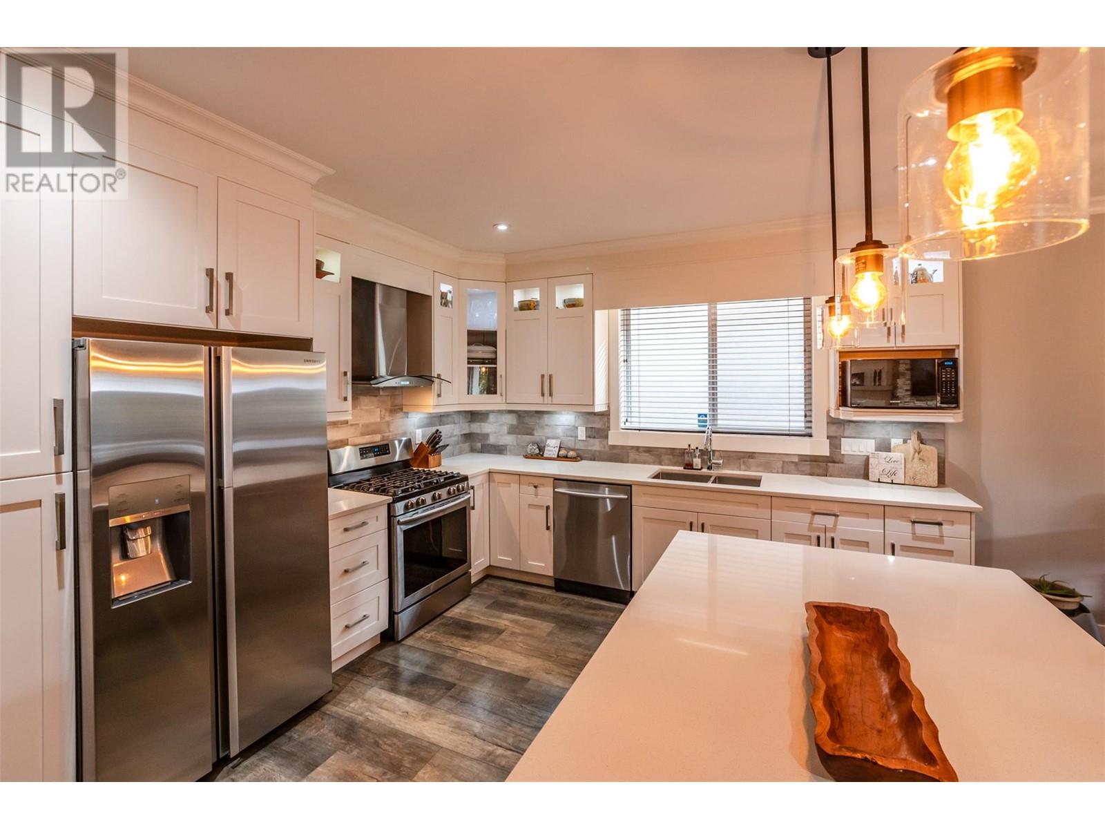 Property at 361 Chardonnay Avenue image 3