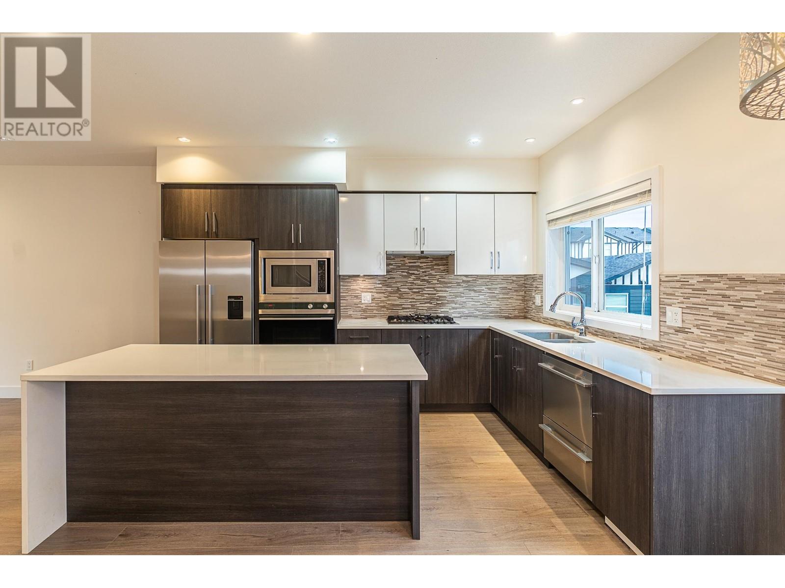 Listing Picture 3 of 36 : 17 9680 ALEXANDRA ROAD, Richmond / 烈治文 - 魯藝地產 Yvonne Lu Group - MLS Medallion Club Member
