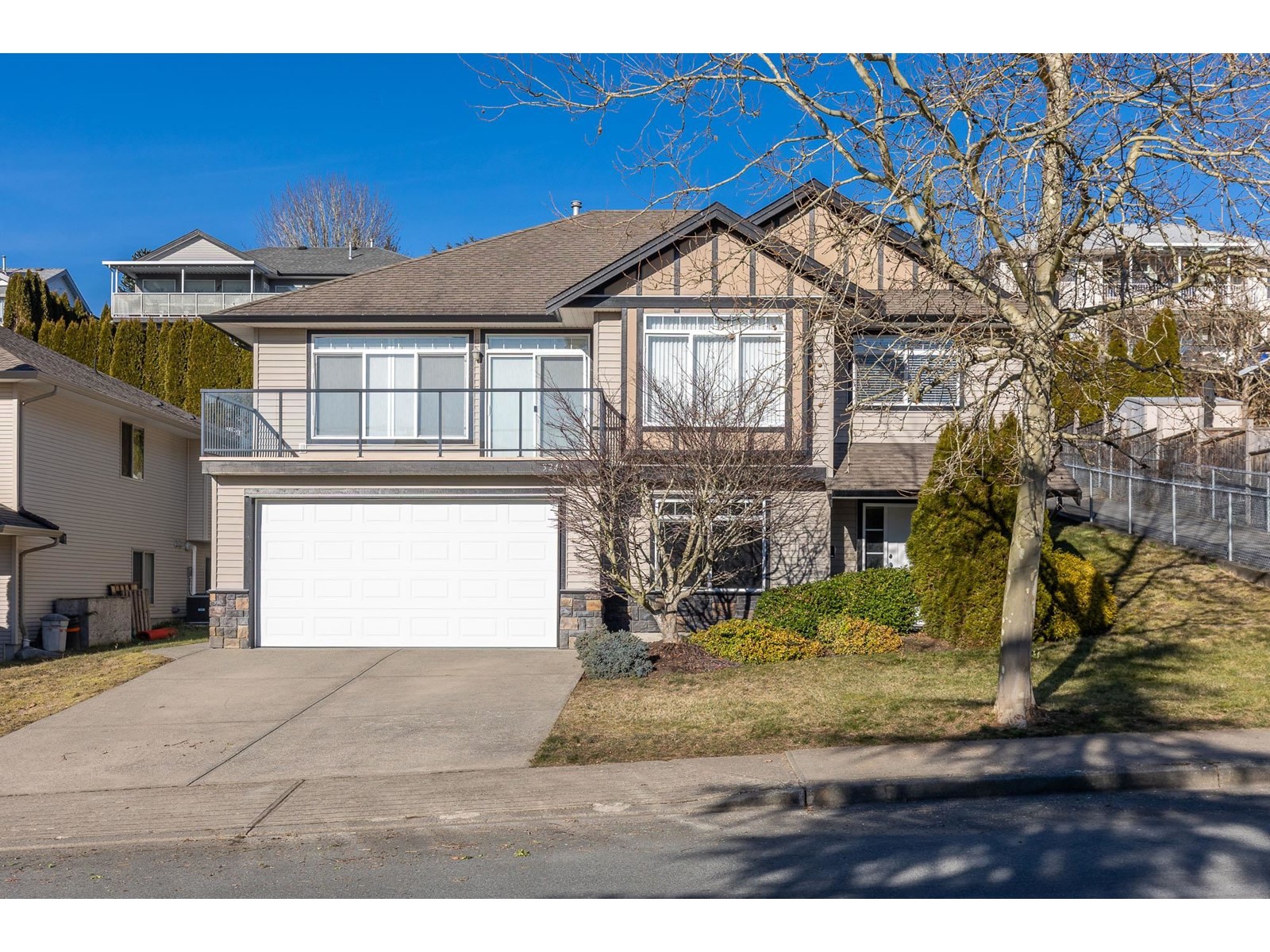 Property at 32415 BADGER AVENUE image 2
