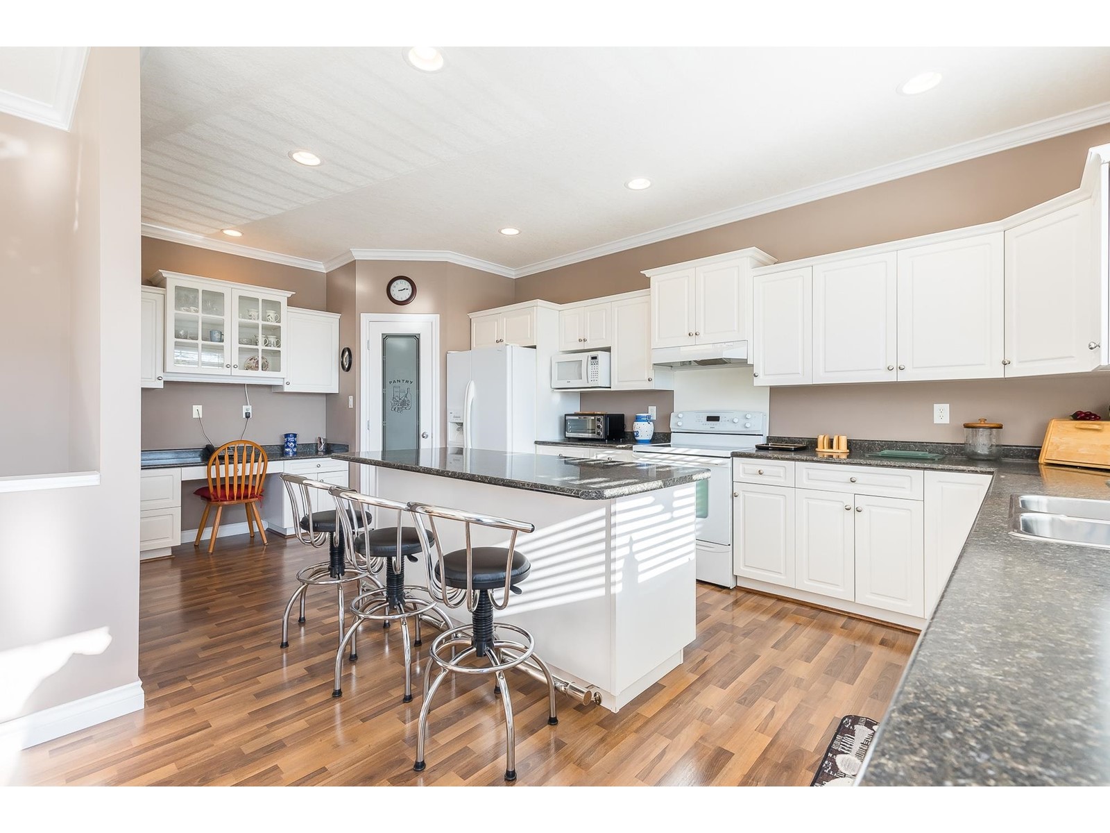 32415 Badger Avenue, Mission, British Columbia  V2V 5H8 - Photo 9 - R2962186