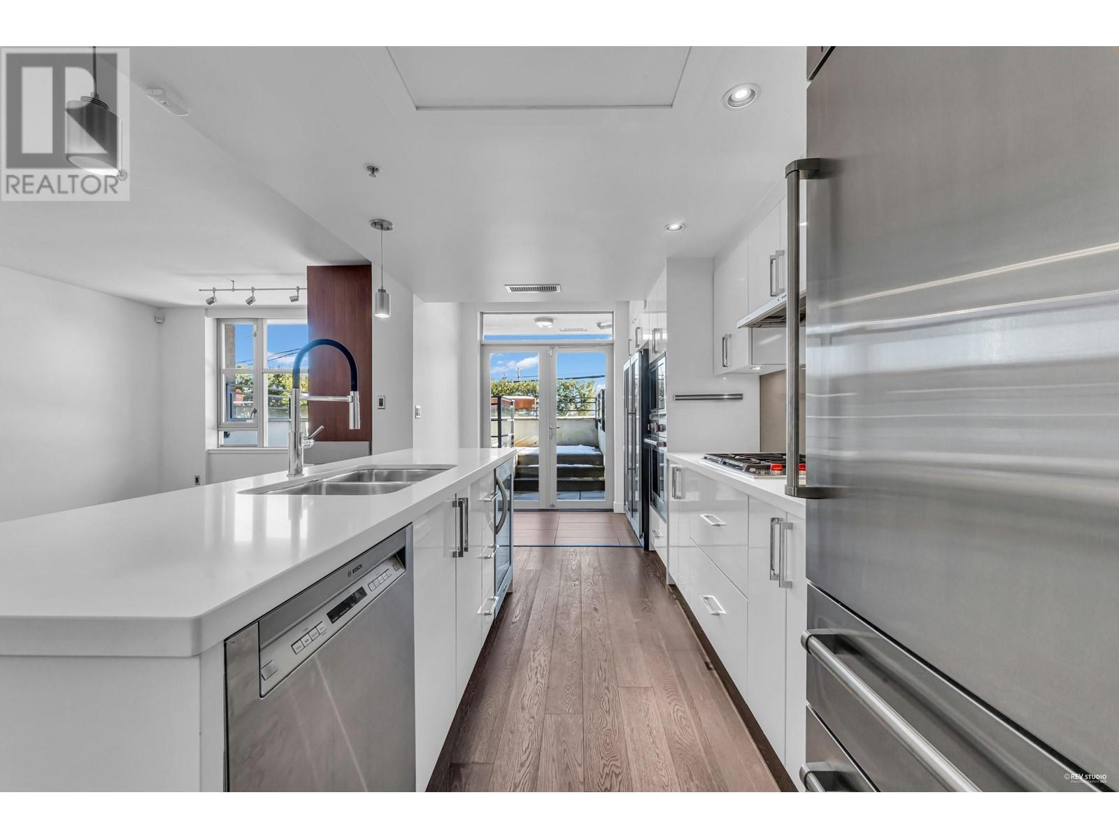 Listing Picture 11 of 40 : 105 3595 W 18TH AVENUE, Vancouver / 溫哥華 - 魯藝地產 Yvonne Lu Group - MLS Medallion Club Member