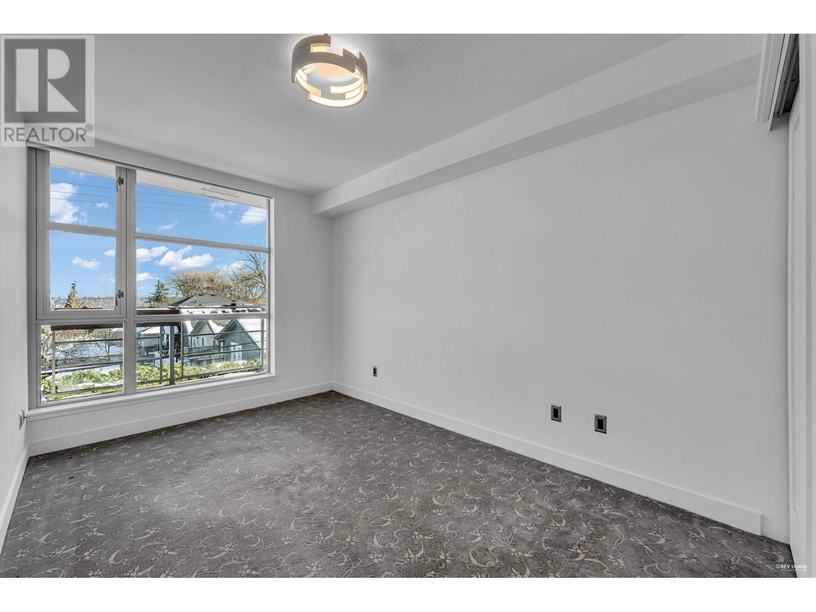 Listing Picture 25 of 40 : 105 3595 W 18TH AVENUE, Vancouver / 溫哥華 - 魯藝地產 Yvonne Lu Group - MLS Medallion Club Member