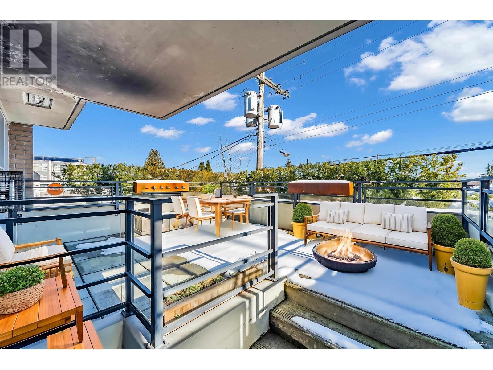 Listing Picture 28 of 40 : 105 3595 W 18TH AVENUE, Vancouver / 溫哥華 - 魯藝地產 Yvonne Lu Group - MLS Medallion Club Member