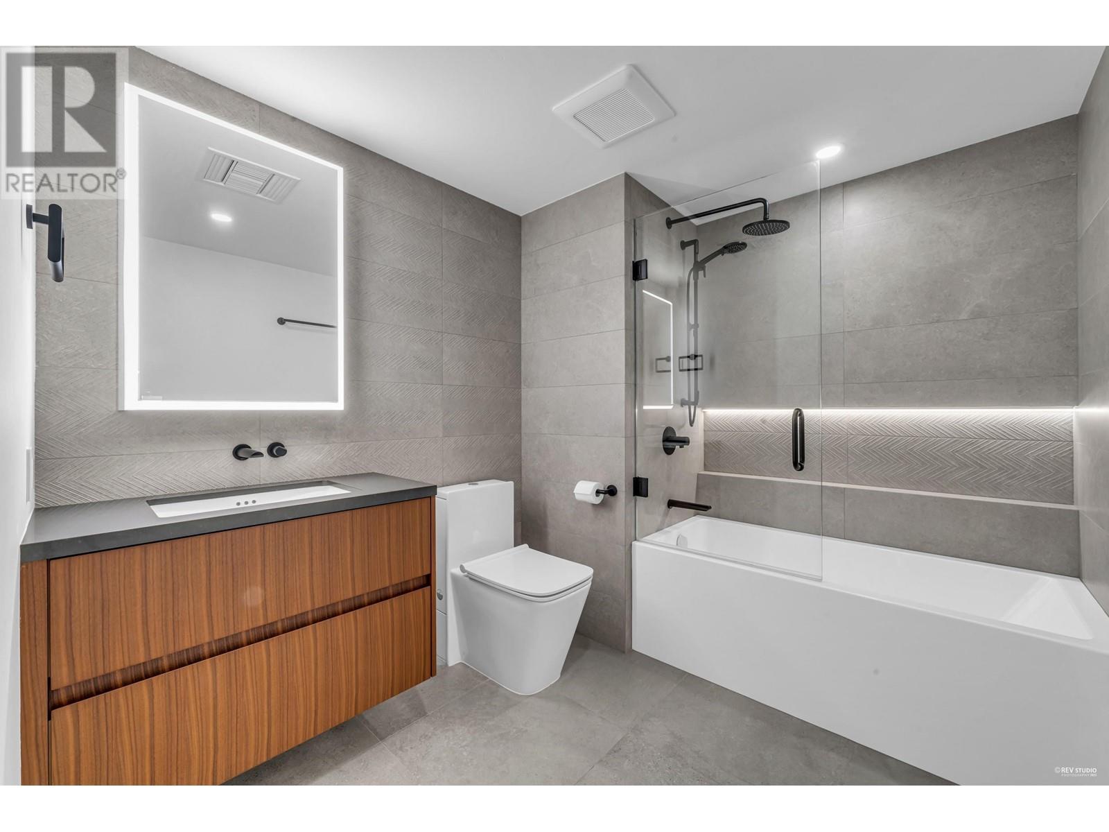 Listing Picture 34 of 40 : 105 3595 W 18TH AVENUE, Vancouver / 溫哥華 - 魯藝地產 Yvonne Lu Group - MLS Medallion Club Member