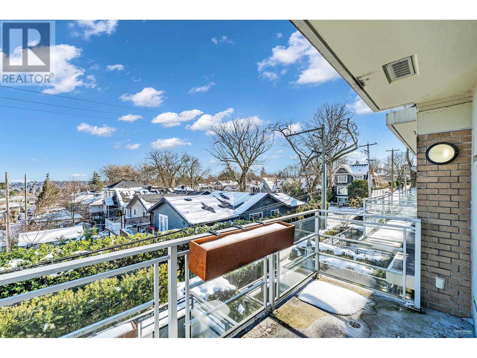 Listing Picture 35 of 40 : 105 3595 W 18TH AVENUE, Vancouver / 溫哥華 - 魯藝地產 Yvonne Lu Group - MLS Medallion Club Member