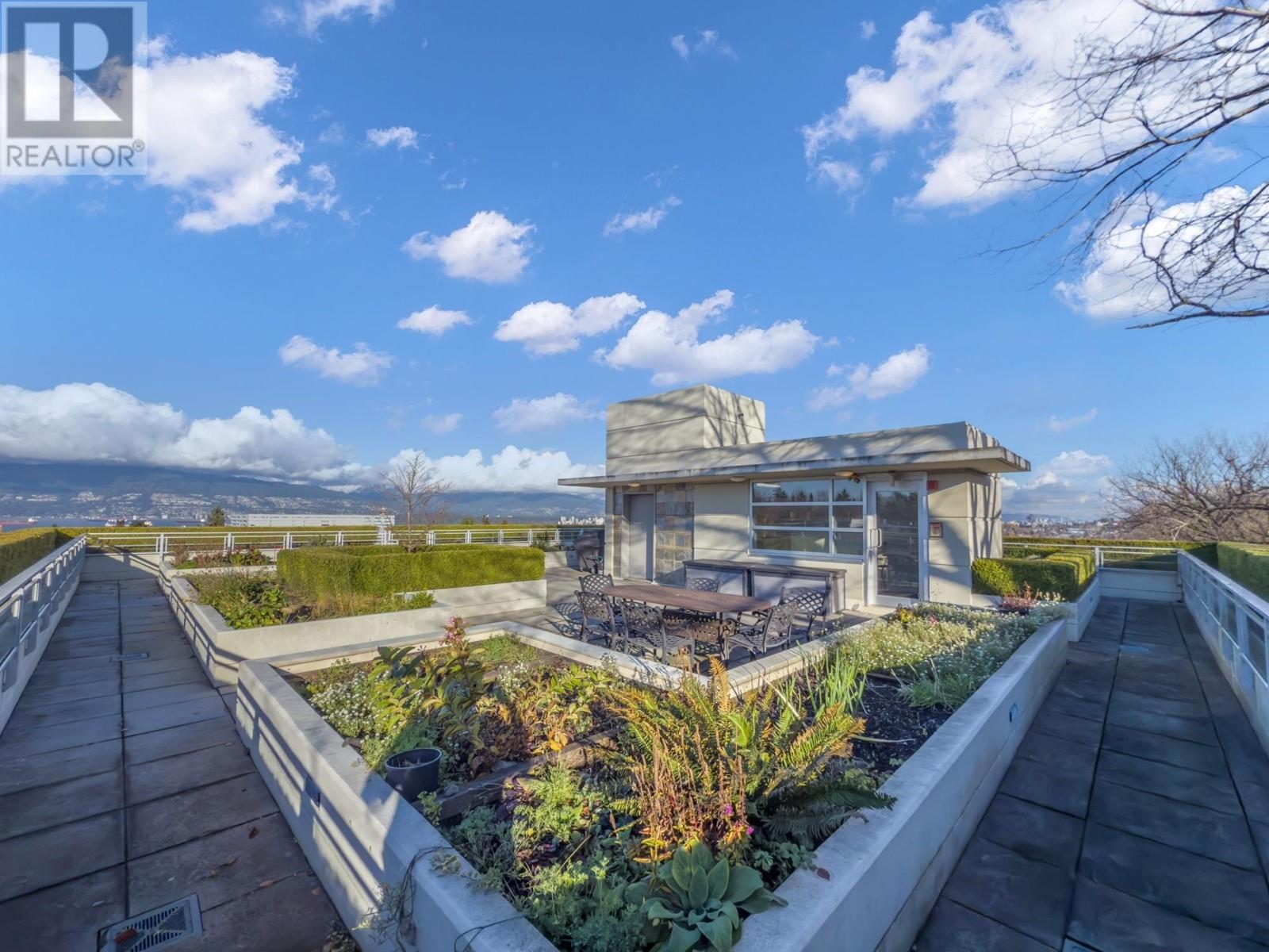 Listing Picture 38 of 40 : 105 3595 W 18TH AVENUE, Vancouver / 溫哥華 - 魯藝地產 Yvonne Lu Group - MLS Medallion Club Member