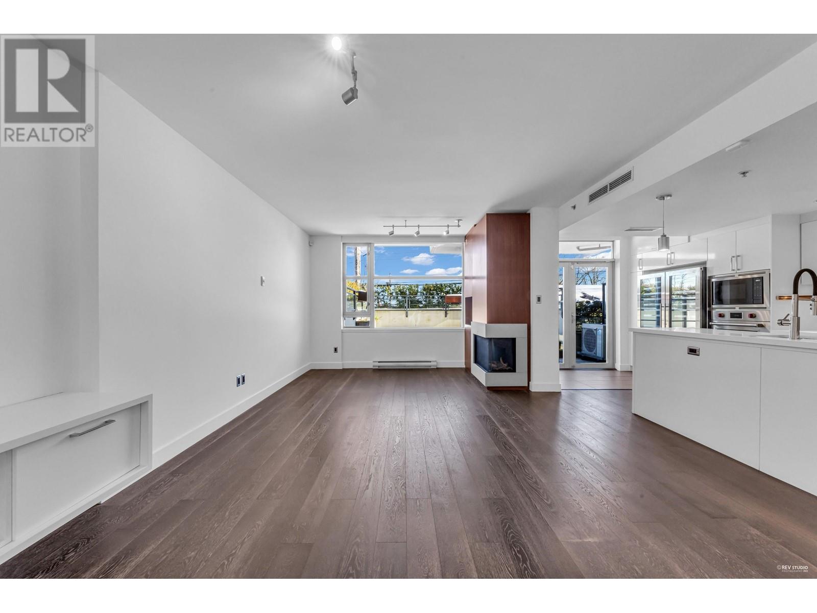 Listing Picture 8 of 40 : 105 3595 W 18TH AVENUE, Vancouver / 溫哥華 - 魯藝地產 Yvonne Lu Group - MLS Medallion Club Member