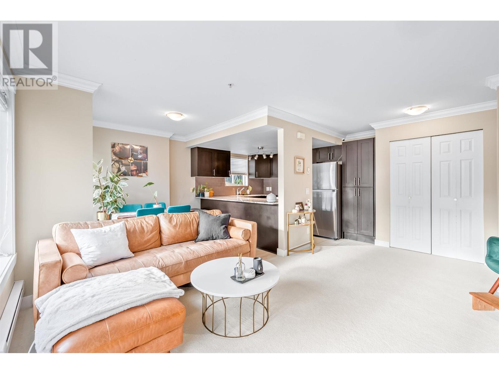 Listing Picture 13 of 32 : 202 4025 NORFOLK STREET, Burnaby / 本拿比 - 魯藝地產 Yvonne Lu Group - MLS Medallion Club Member