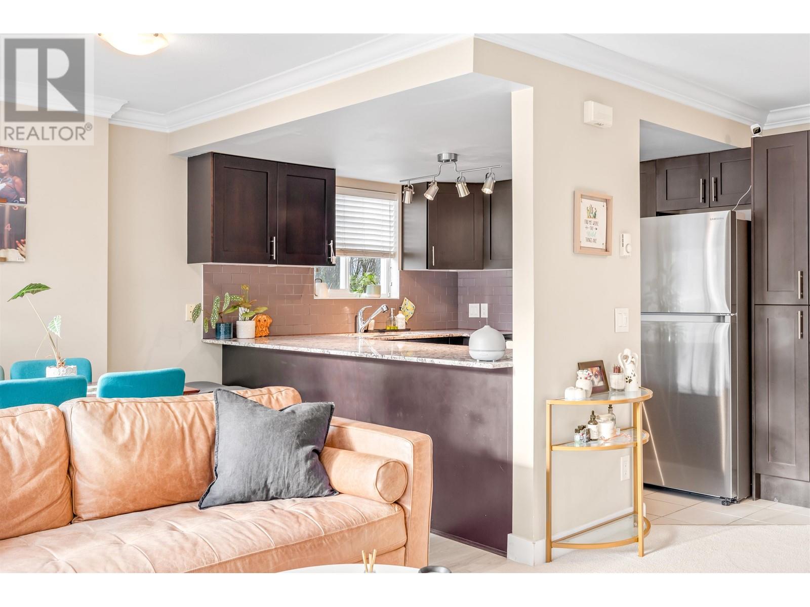Listing Picture 14 of 32 : 202 4025 NORFOLK STREET, Burnaby / 本拿比 - 魯藝地產 Yvonne Lu Group - MLS Medallion Club Member
