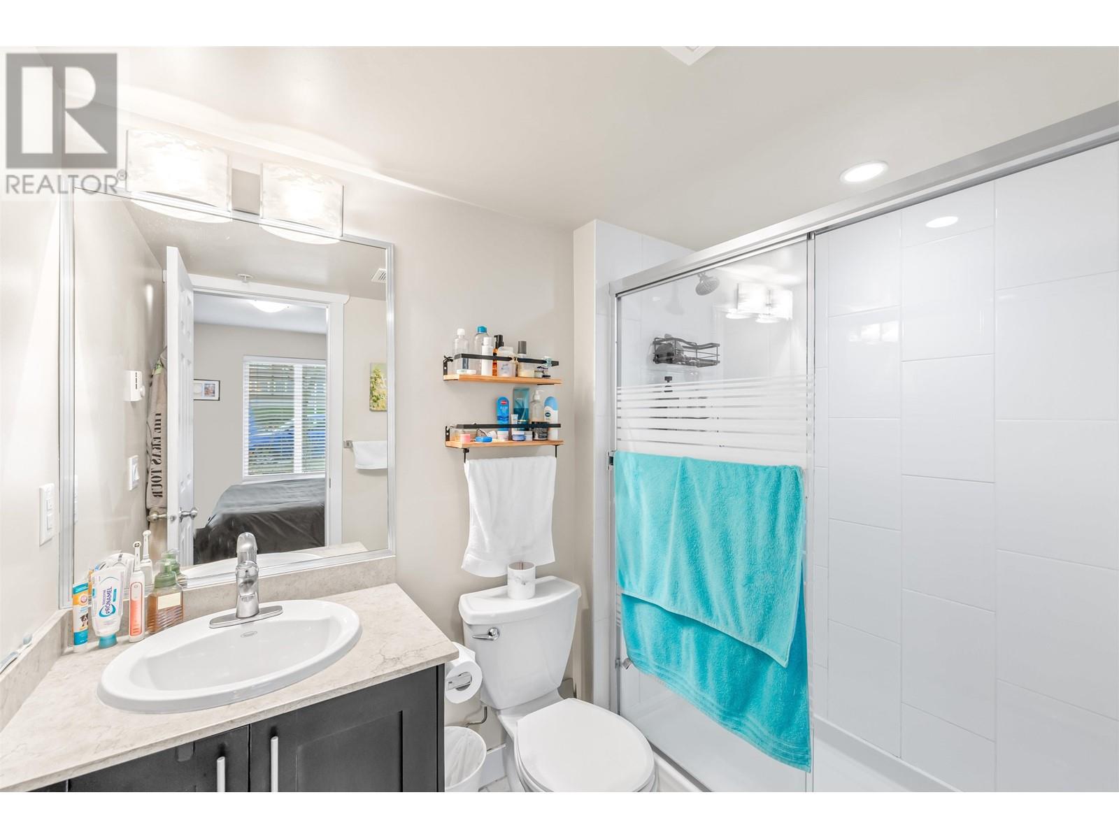 Listing Picture 29 of 32 : 202 4025 NORFOLK STREET, Burnaby / 本拿比 - 魯藝地產 Yvonne Lu Group - MLS Medallion Club Member