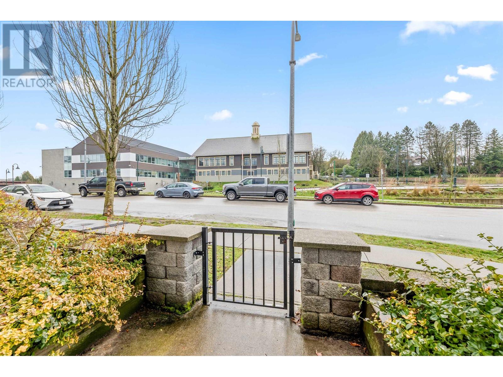 Listing Picture 4 of 32 : 202 4025 NORFOLK STREET, Burnaby / 本拿比 - 魯藝地產 Yvonne Lu Group - MLS Medallion Club Member