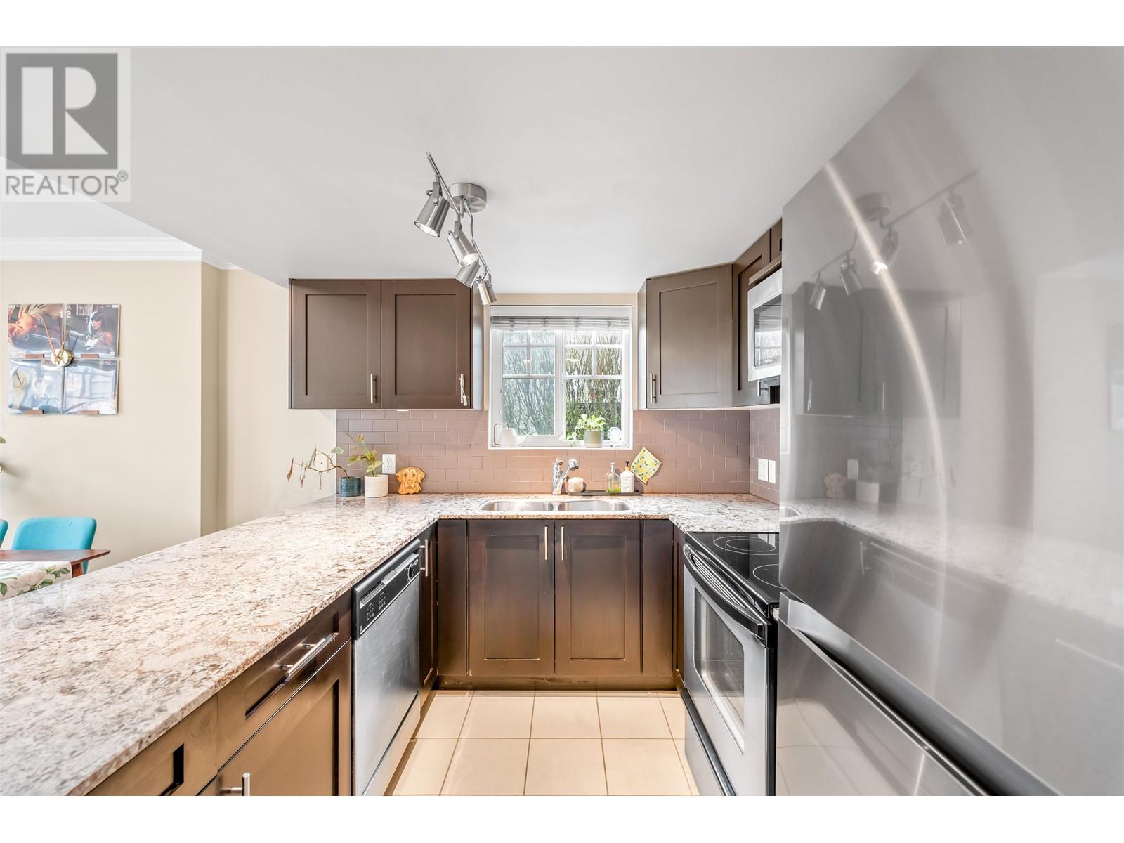 Listing Picture 7 of 32 : 202 4025 NORFOLK STREET, Burnaby / 本拿比 - 魯藝地產 Yvonne Lu Group - MLS Medallion Club Member