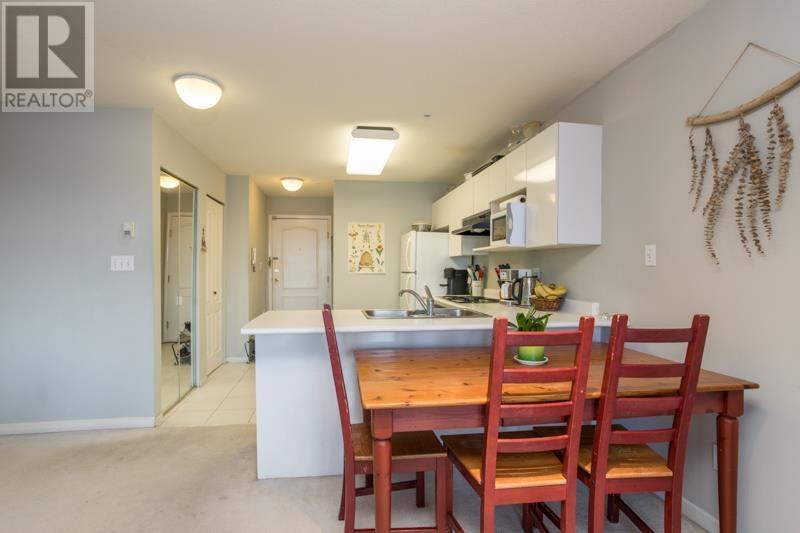 Listing Picture 4 of 27 : 301 1023 WOLFE AVENUE, Vancouver / 溫哥華 - 魯藝地產 Yvonne Lu Group - MLS Medallion Club Member