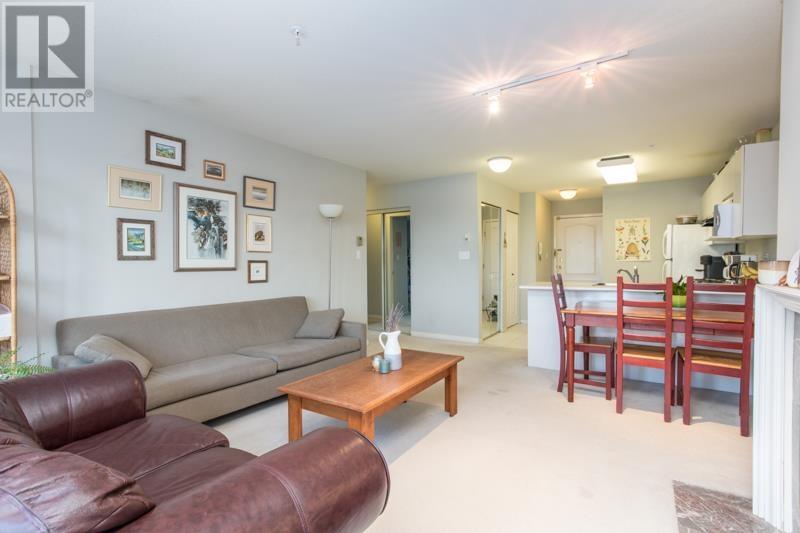 Listing Picture 8 of 27 : 301 1023 WOLFE AVENUE, Vancouver / 溫哥華 - 魯藝地產 Yvonne Lu Group - MLS Medallion Club Member