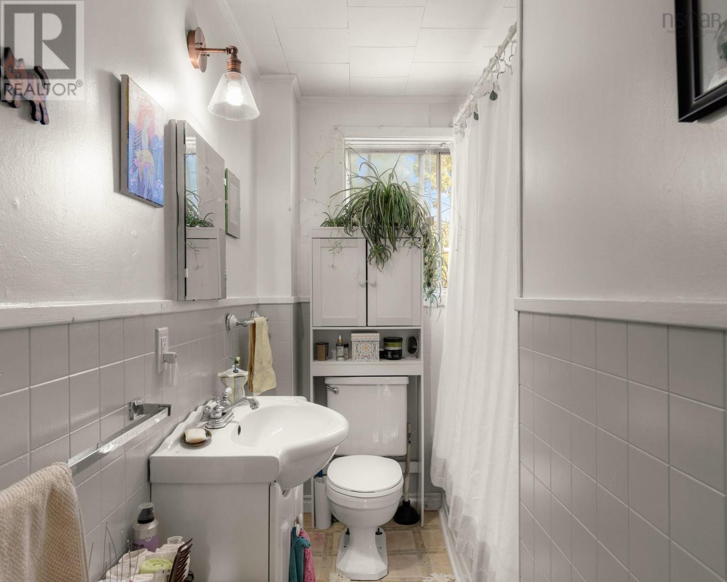 94 Hopson Street, Lunenburg, Nova Scotia  B0J 2C0 - Photo 9 - 202502724