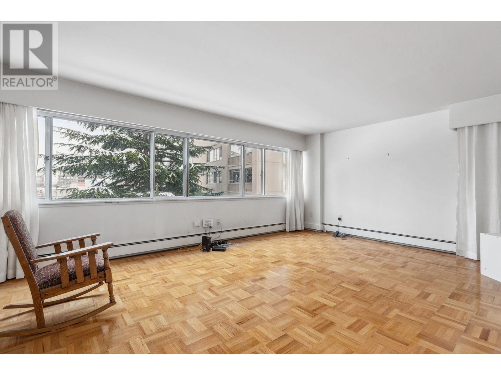 Listing Picture 3 of 23 : 306 5926 TISDALL STREET, Vancouver / 溫哥華 - 魯藝地產 Yvonne Lu Group - MLS Medallion Club Member