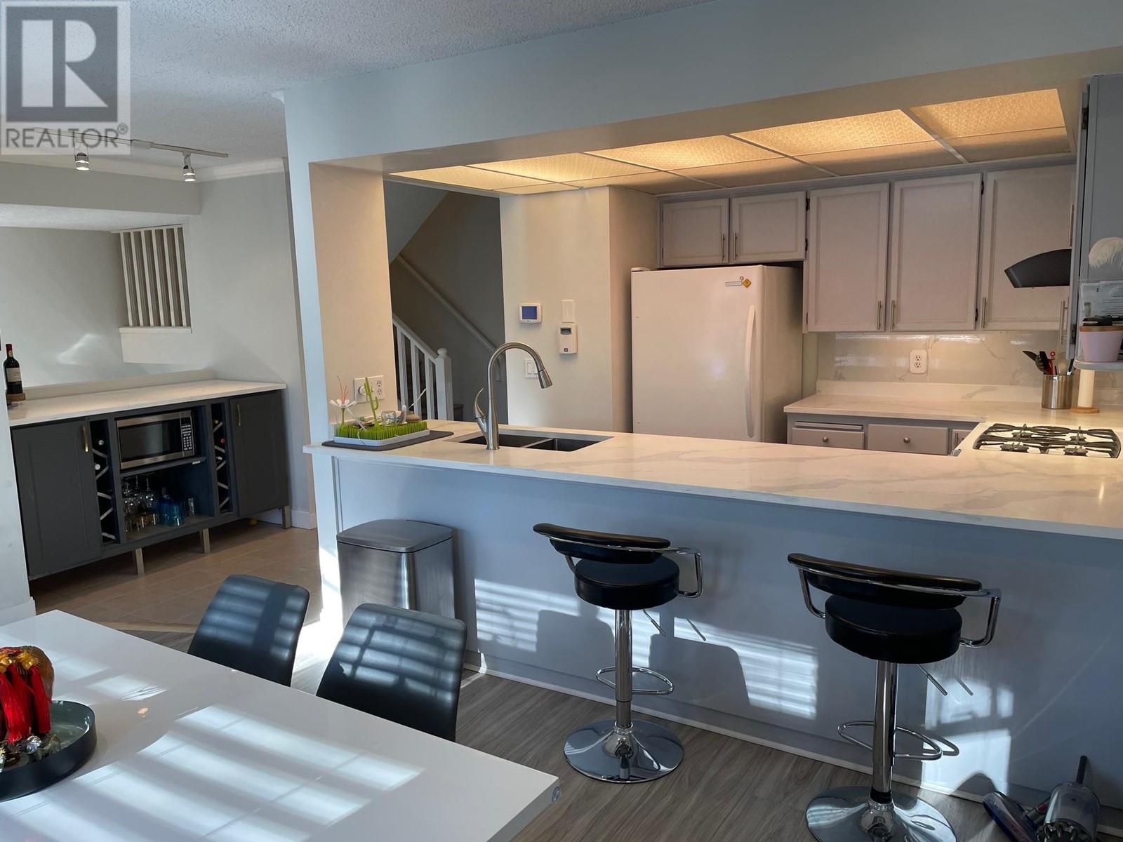 Listing Picture 10 of 40 : 9273 GOLDHURST TERRACE, Burnaby / 本拿比 - 魯藝地產 Yvonne Lu Group - MLS Medallion Club Member