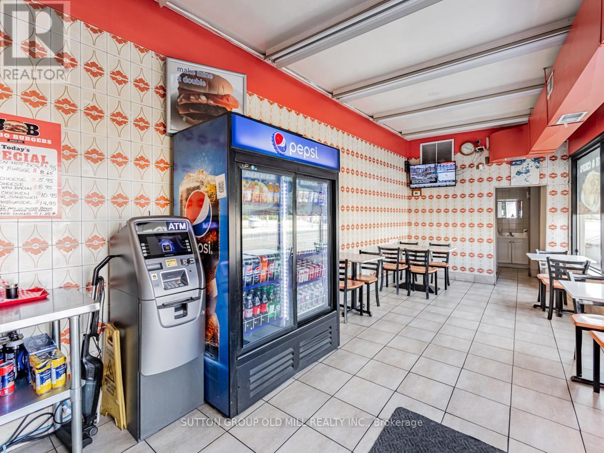 685 Runnymede Road, Toronto (Runnymede-Bloor West Village), Ontario  M6P 1W6 - Photo 10 - W11968532