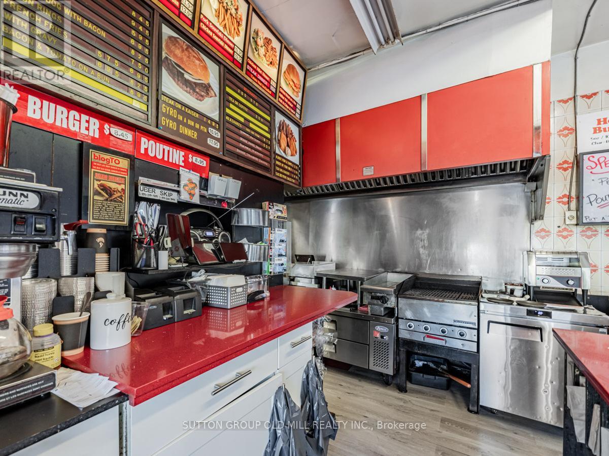 685 Runnymede Road, Toronto (Runnymede-Bloor West Village), Ontario  M6P 1W6 - Photo 11 - W11968532