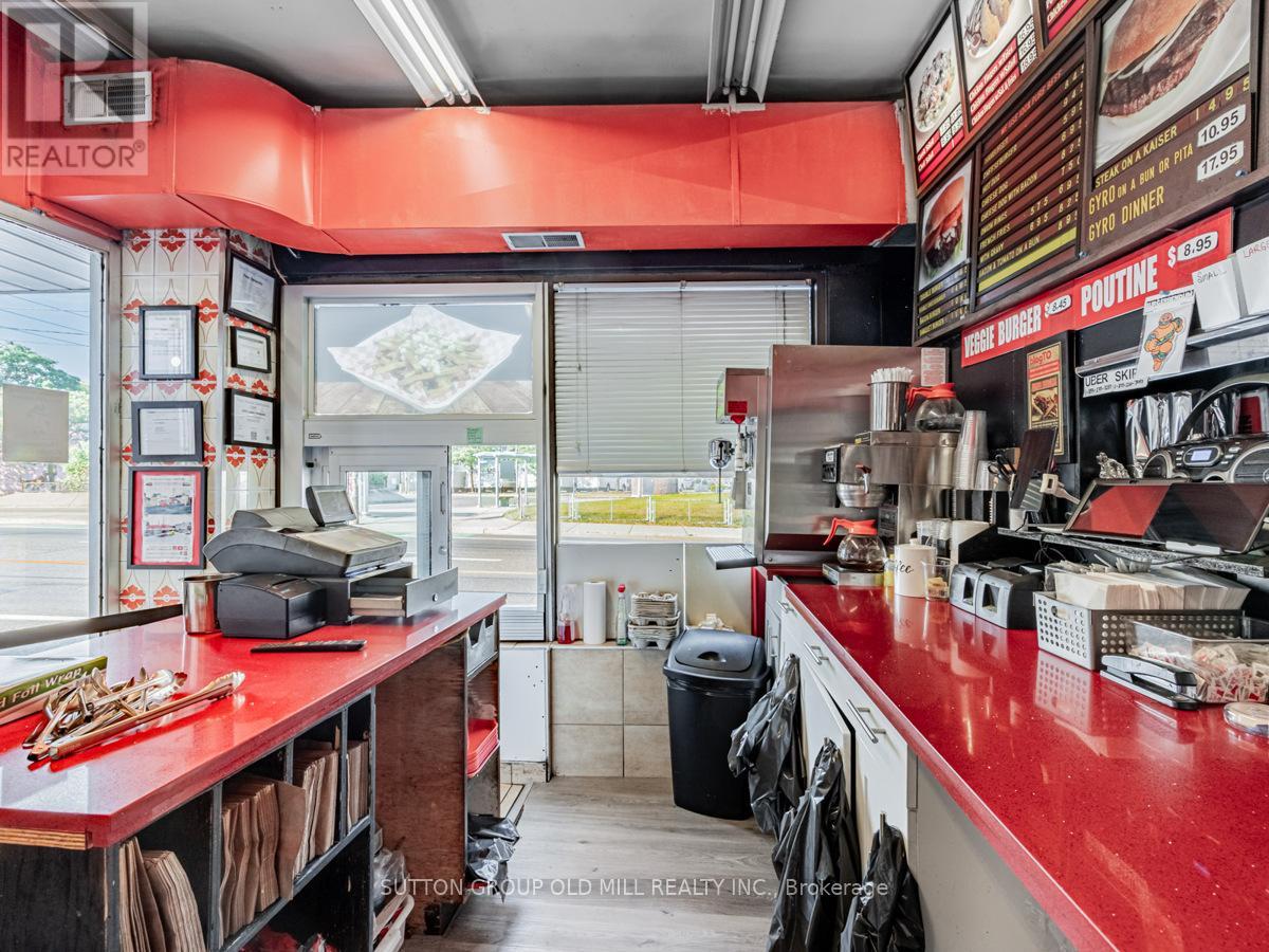 685 Runnymede Road, Toronto (Runnymede-Bloor West Village), Ontario  M6P 1W6 - Photo 13 - W11968532