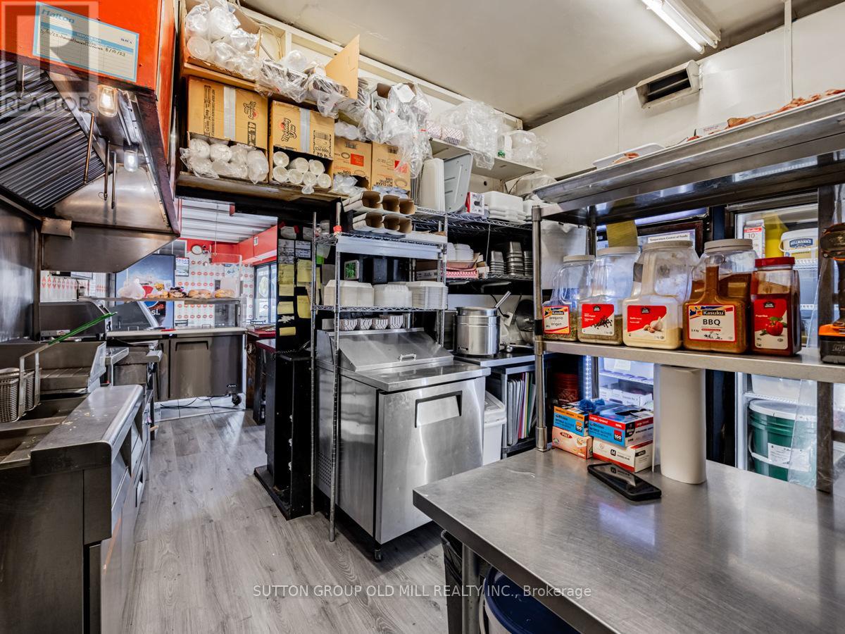 685 Runnymede Road, Toronto (Runnymede-Bloor West Village), Ontario  M6P 1W6 - Photo 18 - W11968532