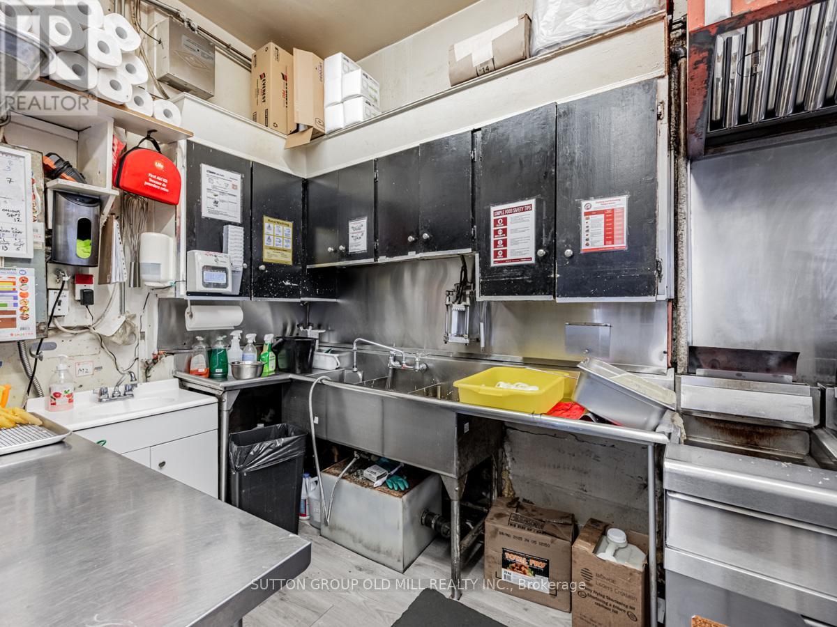 685 Runnymede Road, Toronto (Runnymede-Bloor West Village), Ontario  M6P 1W6 - Photo 20 - W11968532