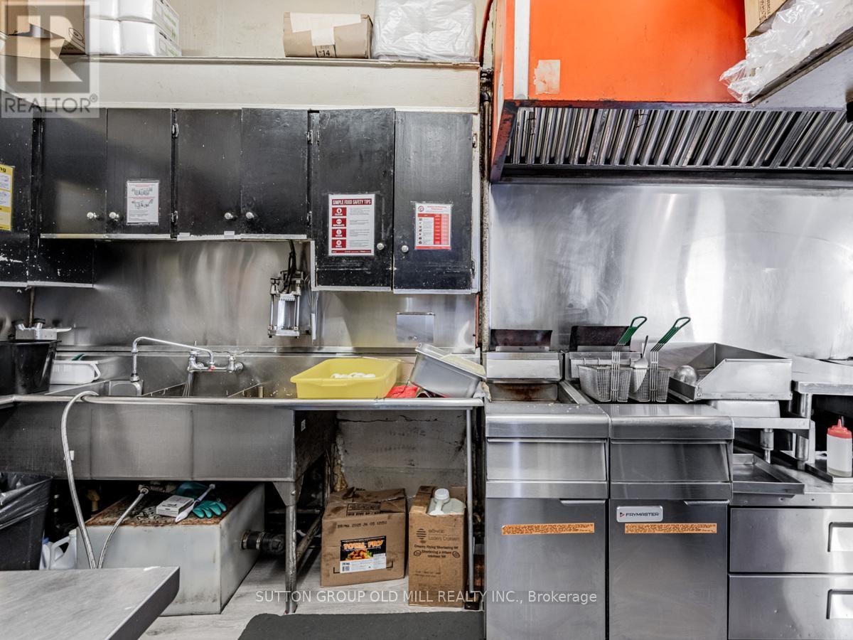 685 Runnymede Road, Toronto (Runnymede-Bloor West Village), Ontario  M6P 1W6 - Photo 21 - W11968532