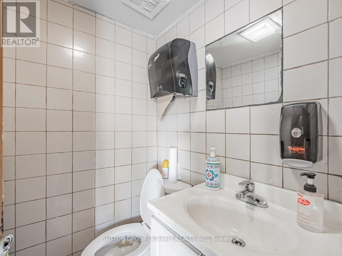 685 Runnymede Road, Toronto (Runnymede-Bloor West Village), Ontario  M6P 1W6 - Photo 24 - W11968532