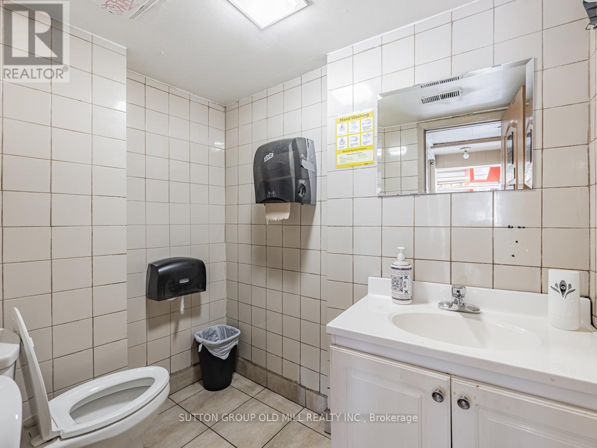 685 Runnymede Road, Toronto (Runnymede-Bloor West Village), Ontario  M6P 1W6 - Photo 25 - W11968532
