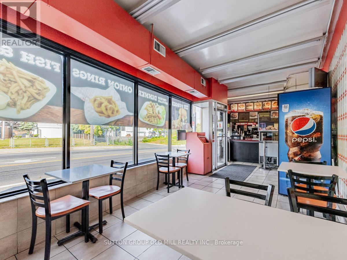 685 Runnymede Road, Toronto (Runnymede-Bloor West Village), Ontario  M6P 1W6 - Photo 6 - W11968532