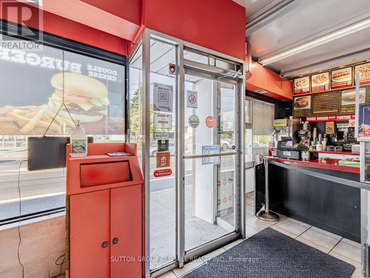 685 Runnymede Road, Toronto (Runnymede-Bloor West Village), Ontario  M6P 1W6 - Photo 7 - W11968532
