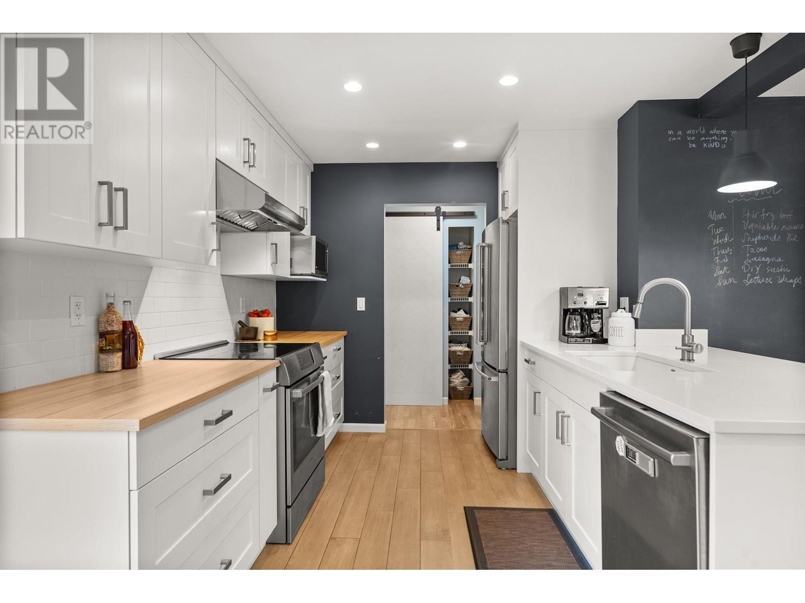 Listing Picture 8 of 38 : 5300 FRANCIS ROAD, Richmond / 烈治文 - 魯藝地產 Yvonne Lu Group - MLS Medallion Club Member