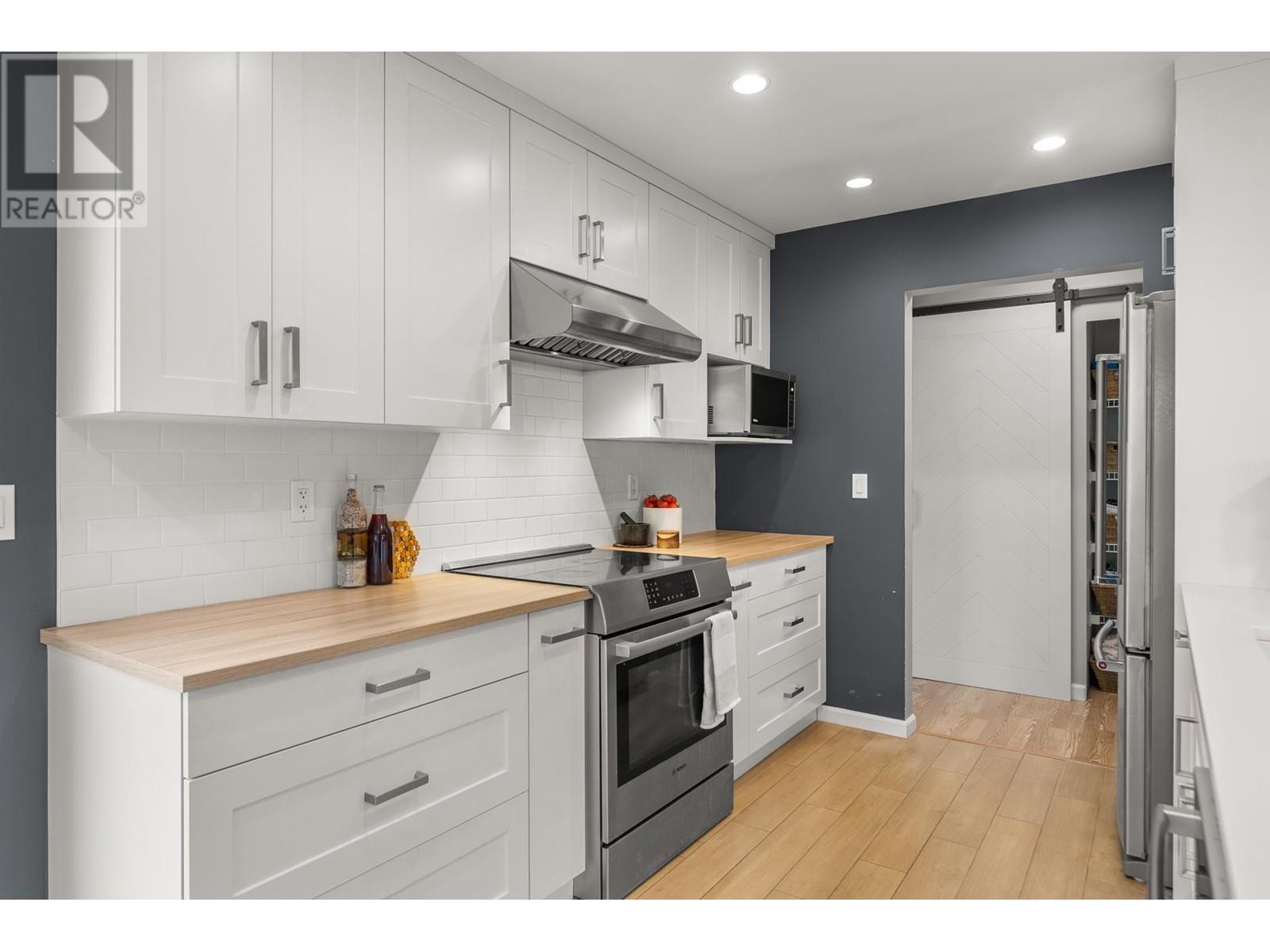 Listing Picture 4 of 38 : 5300 FRANCIS ROAD, Richmond / 烈治文 - 魯藝地產 Yvonne Lu Group - MLS Medallion Club Member