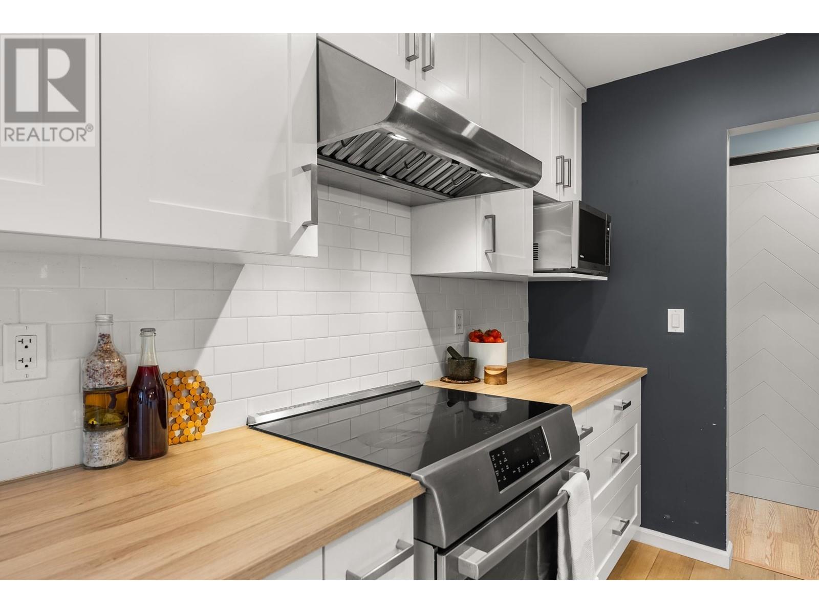 Listing Picture 7 of 38 : 5300 FRANCIS ROAD, Richmond / 烈治文 - 魯藝地產 Yvonne Lu Group - MLS Medallion Club Member