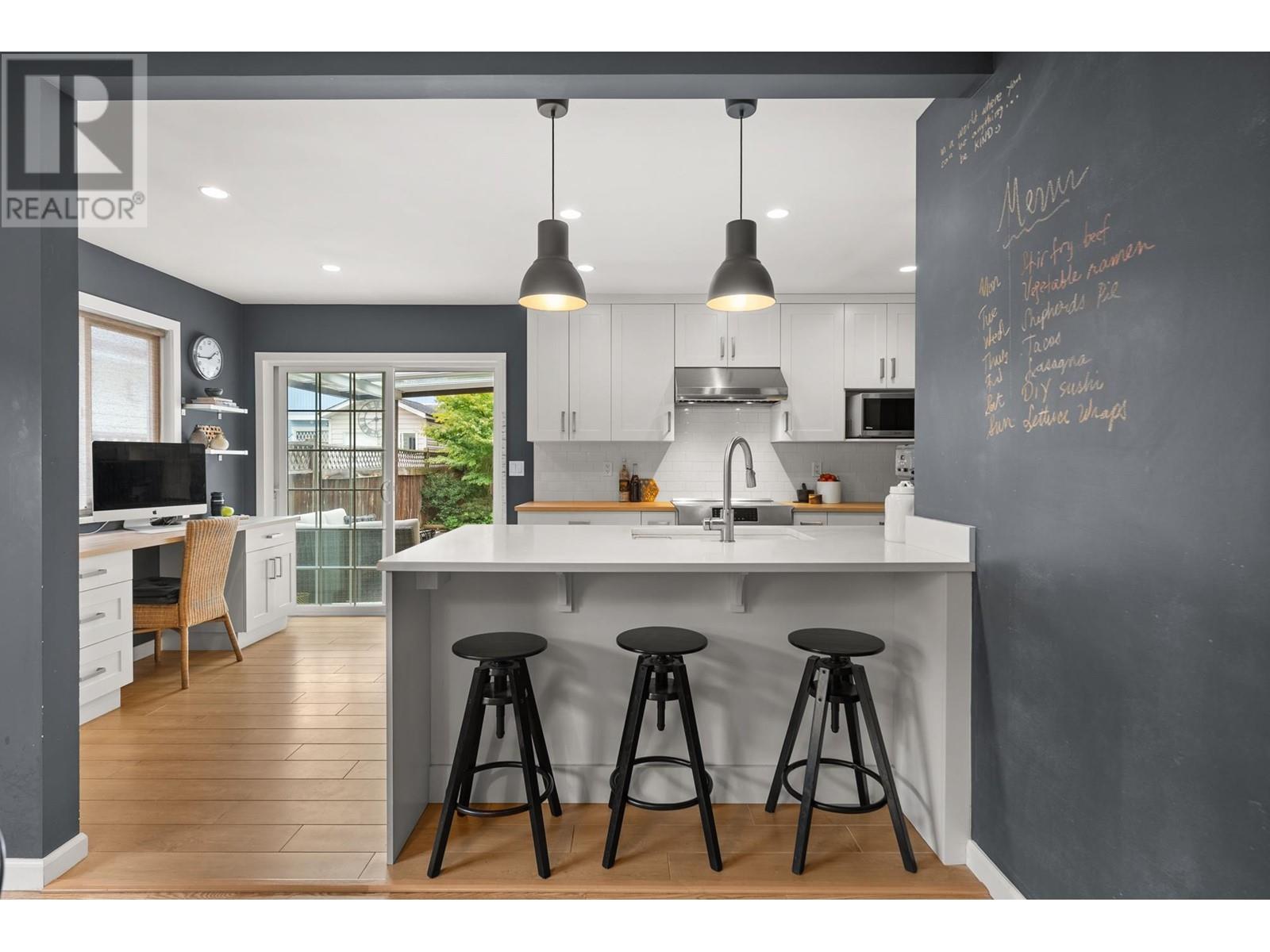 Listing Picture 2 of 38 : 5300 FRANCIS ROAD, Richmond / 烈治文 - 魯藝地產 Yvonne Lu Group - MLS Medallion Club Member