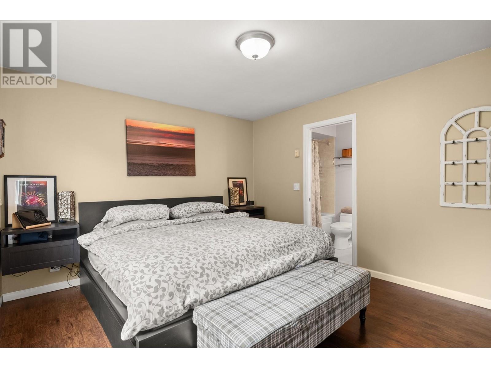 Listing Picture 15 of 38 : 5300 FRANCIS ROAD, Richmond / 烈治文 - 魯藝地產 Yvonne Lu Group - MLS Medallion Club Member