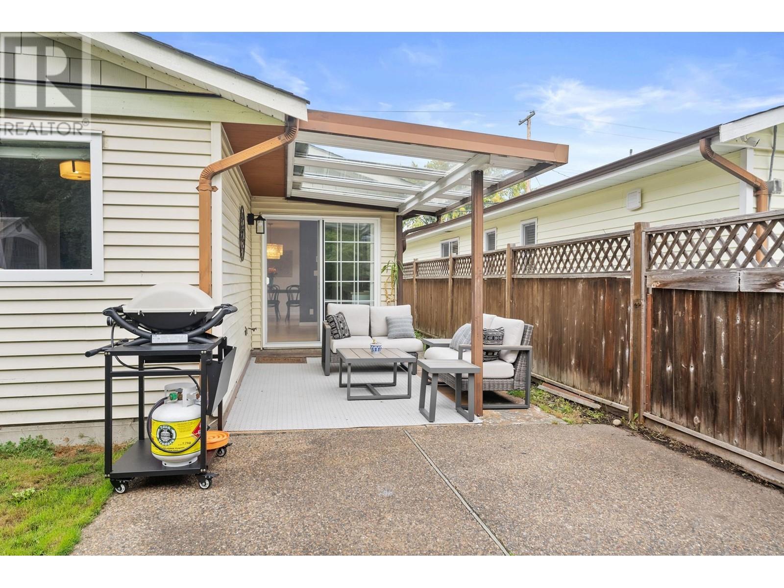 Listing Picture 34 of 38 : 5300 FRANCIS ROAD, Richmond / 烈治文 - 魯藝地產 Yvonne Lu Group - MLS Medallion Club Member