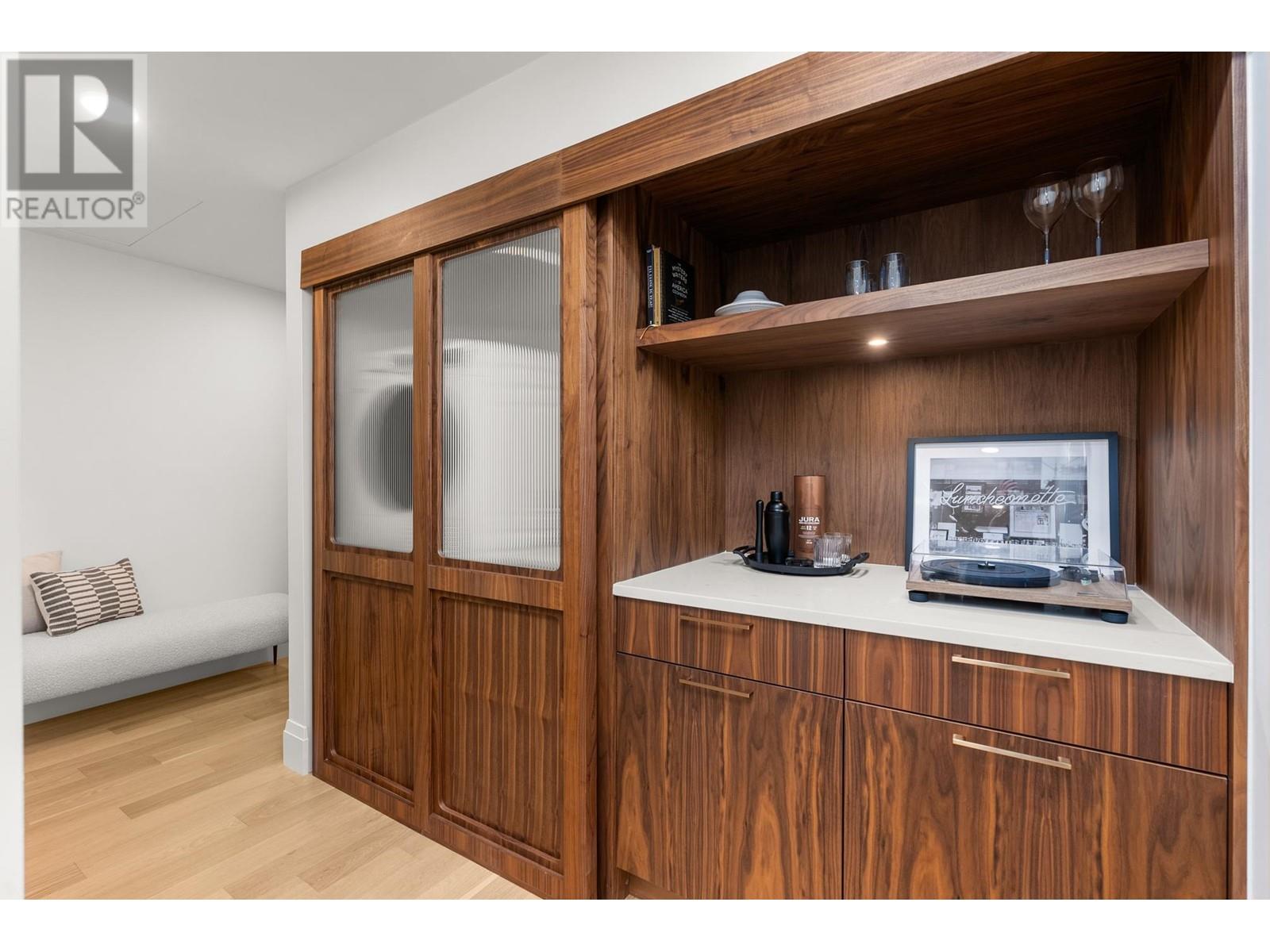 Listing Picture 17 of 32 : 213 2550 GARDEN DRIVE, Vancouver / 溫哥華 - 魯藝地產 Yvonne Lu Group - MLS Medallion Club Member