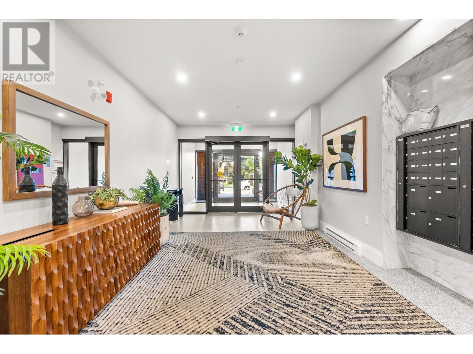 Listing Picture 21 of 32 : 213 2550 GARDEN DRIVE, Vancouver / 溫哥華 - 魯藝地產 Yvonne Lu Group - MLS Medallion Club Member