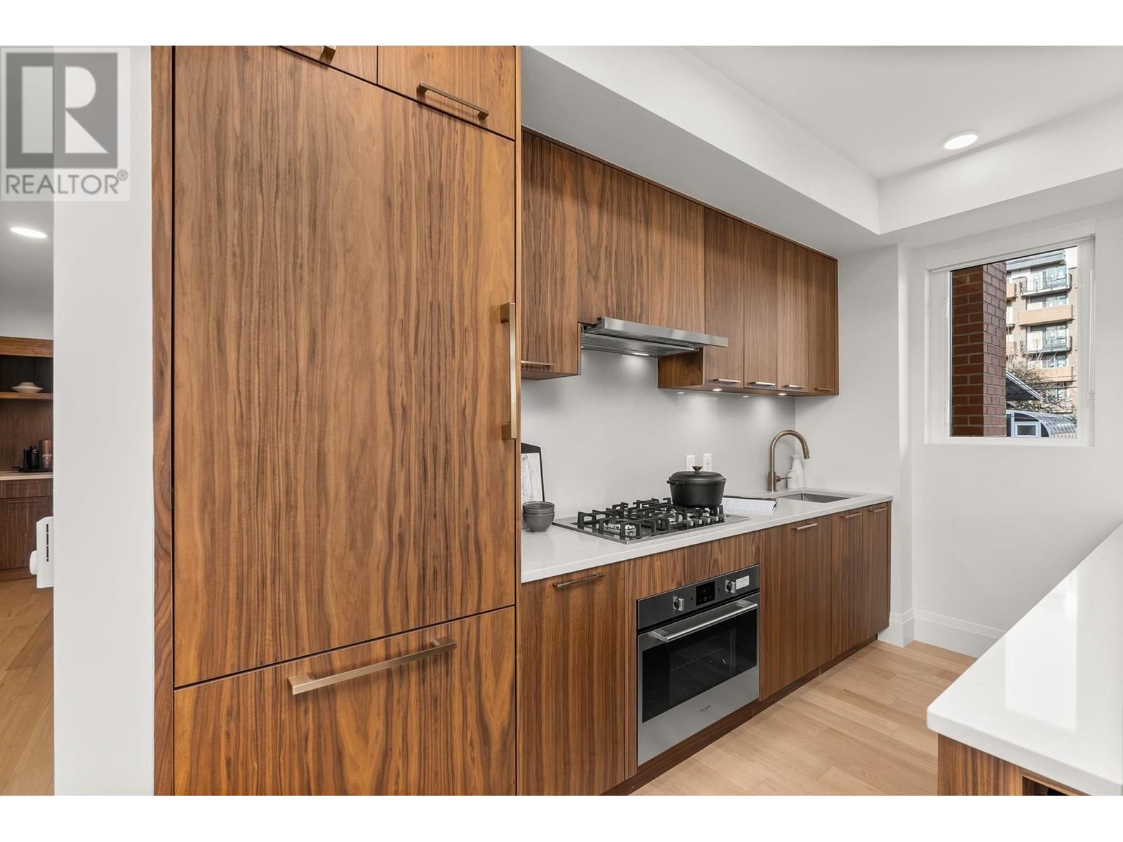 Listing Picture 5 of 32 : 213 2550 GARDEN DRIVE, Vancouver / 溫哥華 - 魯藝地產 Yvonne Lu Group - MLS Medallion Club Member