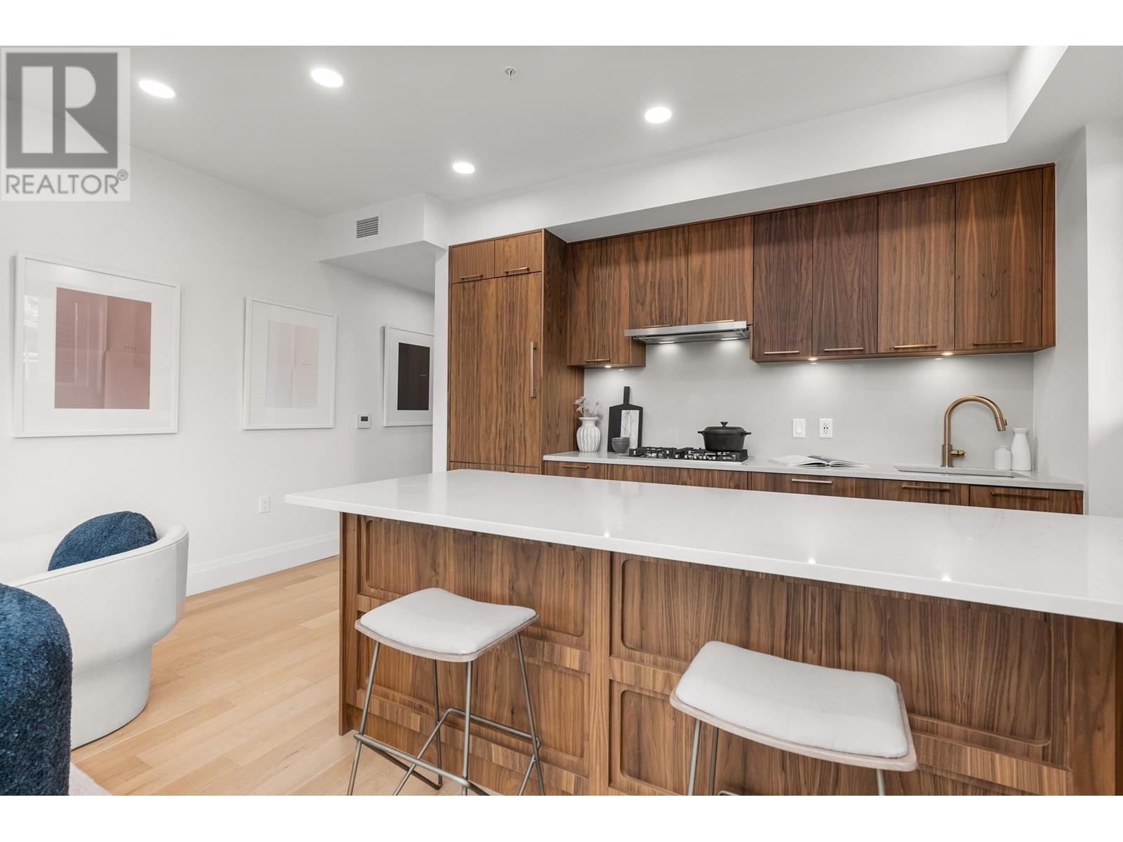 Listing Picture 7 of 32 : 213 2550 GARDEN DRIVE, Vancouver / 溫哥華 - 魯藝地產 Yvonne Lu Group - MLS Medallion Club Member